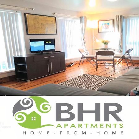 Perfect Central City Location - Parking - 3 Beds - 2 Bedrooms 贝尔法斯特 外观 照片