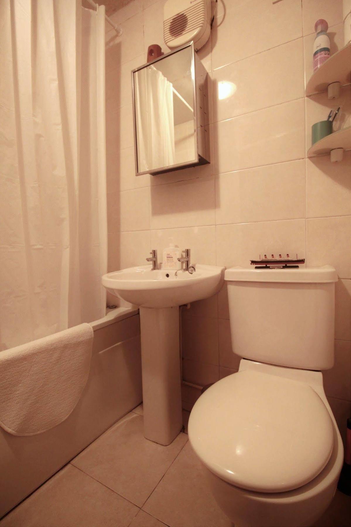 Perfect Central City Location - Parking - 3 Beds - 2 Bedrooms 贝尔法斯特 外观 照片