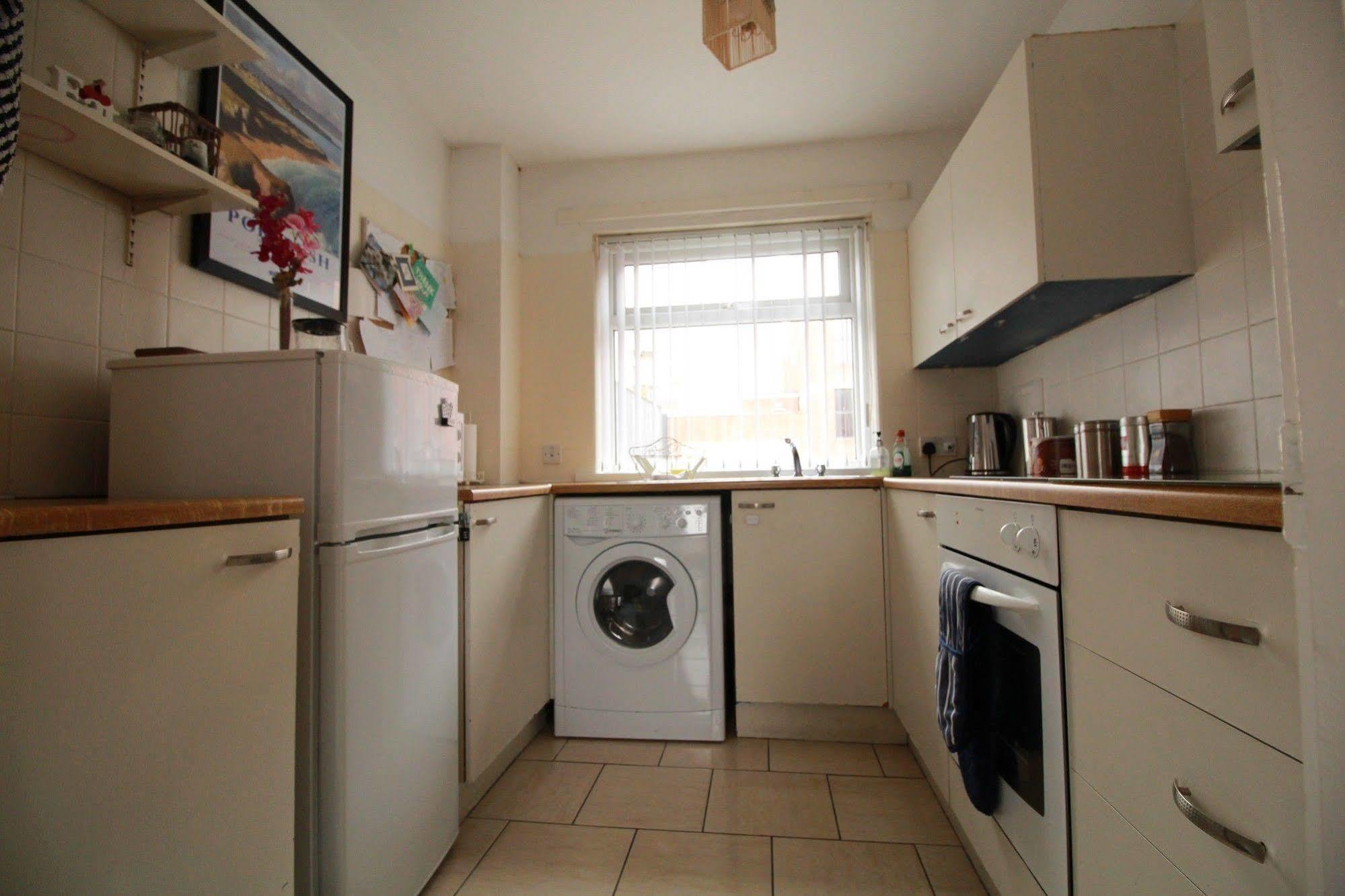 Perfect Central City Location - Parking - 3 Beds - 2 Bedrooms 贝尔法斯特 外观 照片
