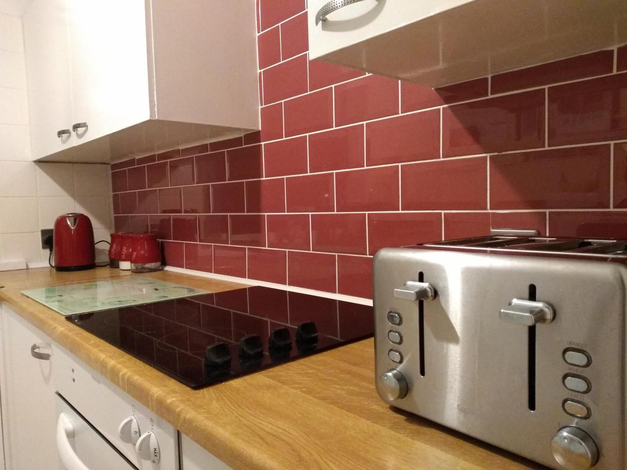 Perfect Central City Location - Parking - 3 Beds - 2 Bedrooms 贝尔法斯特 外观 照片