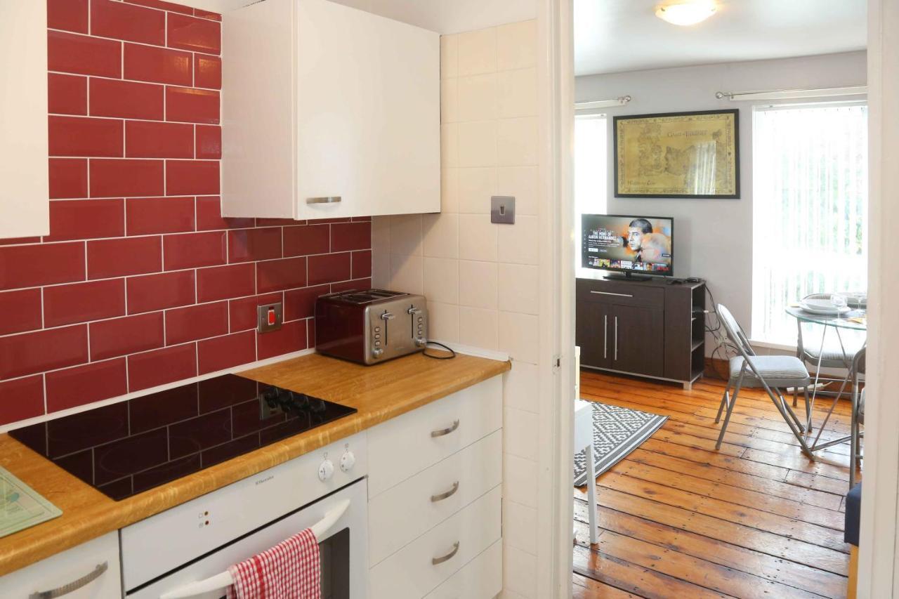 Perfect Central City Location - Parking - 3 Beds - 2 Bedrooms 贝尔法斯特 外观 照片